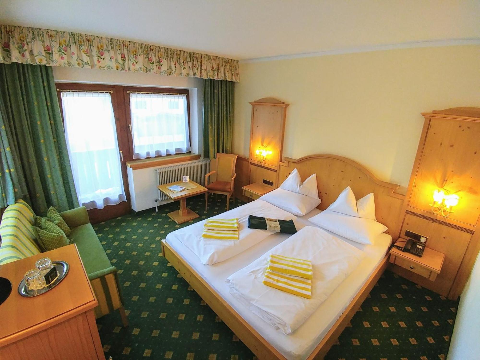 Familien- & Vitalhotel Auenhof Фульпмес Екстер'єр фото
